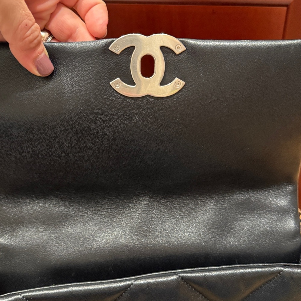Chanel 19 small silver hardware with box and dust bag excellent condition - Picture 3 of 6